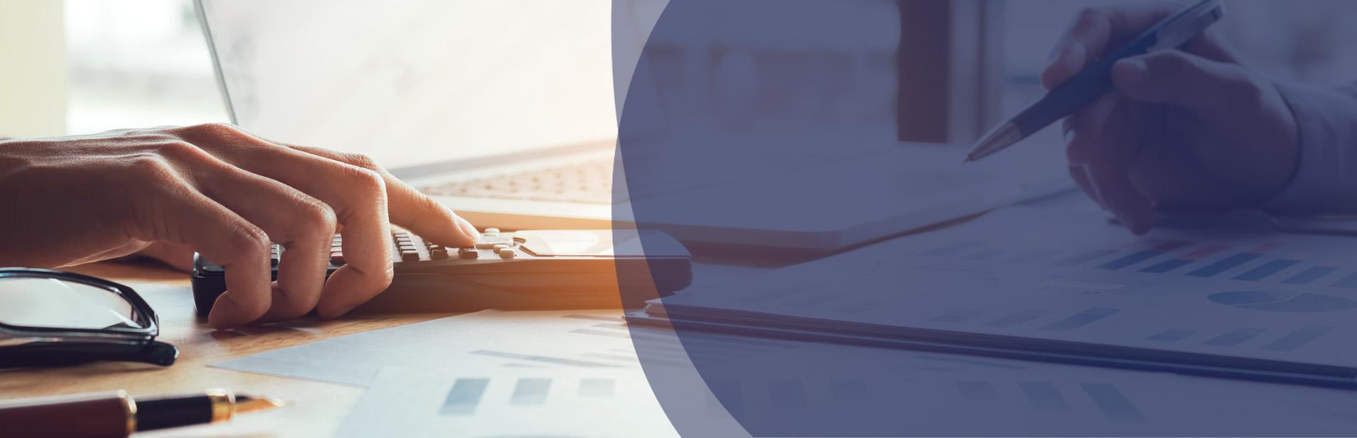 Slajd 2 - Kalkulator na biurku